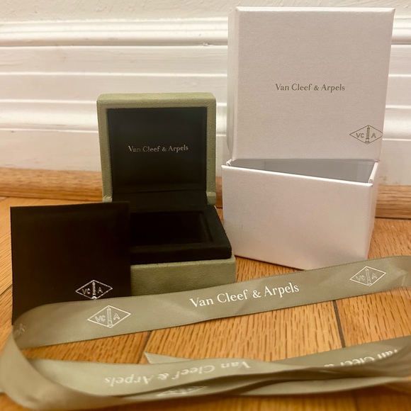 Van Cleef & Arpels Other Van Cleef Arpels Empty Green Jewelry Box